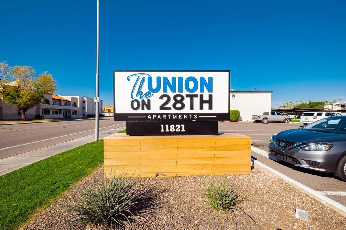 11821 N 28th Dr - Photo 7 of 22