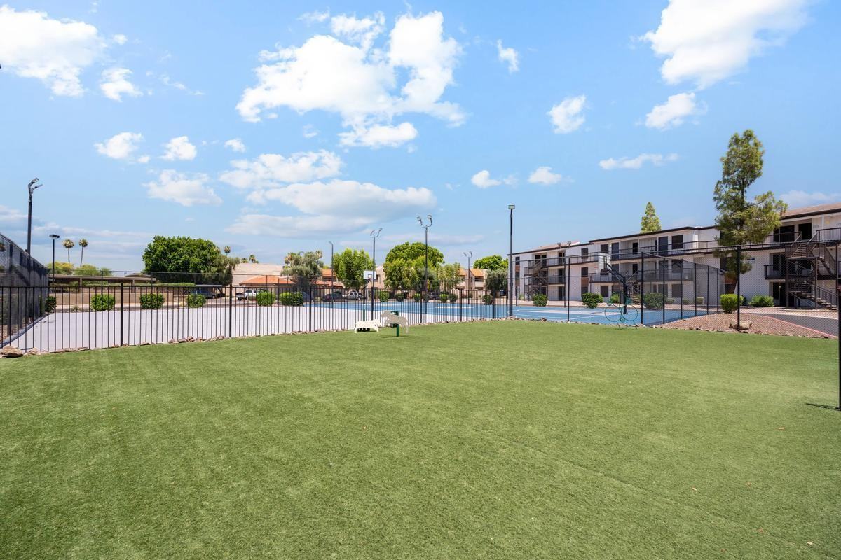 11821 N 28th Dr - Photo 2 of 22