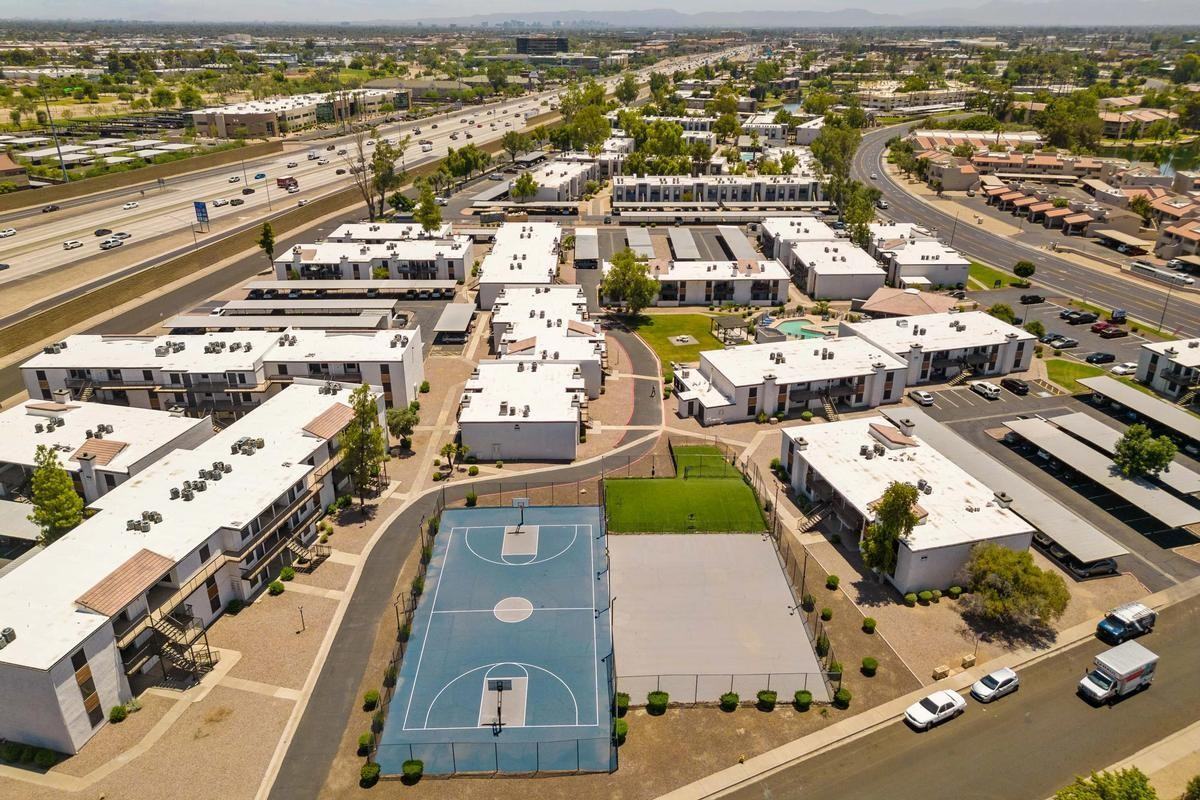 11821 N 28th Dr - Photo 5 of 22