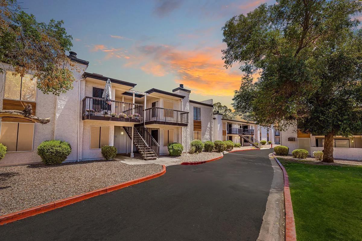 11821 N 28th Dr - Photo 3 of 22