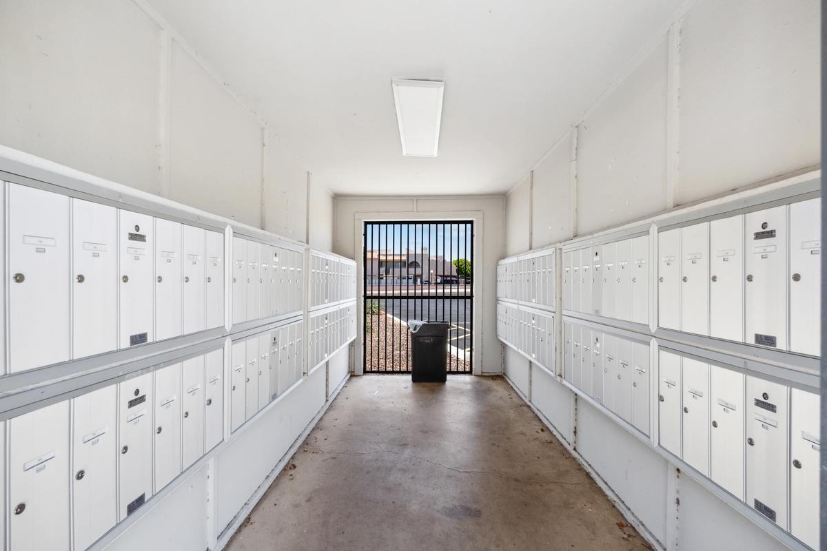 11821 N 28th Dr - Photo 3 of 22