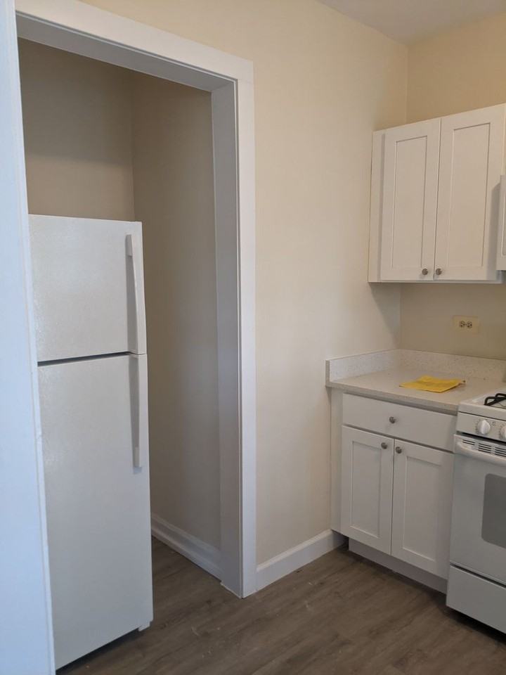 337 - *2554-68 W. Estes Building* - Photo 3 of 9