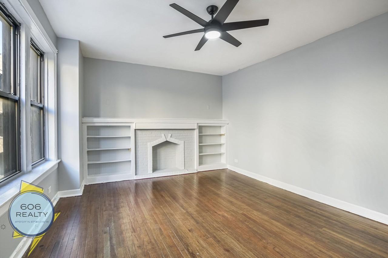 Vintage Hyde Park Apts! - Photo 3 of 25