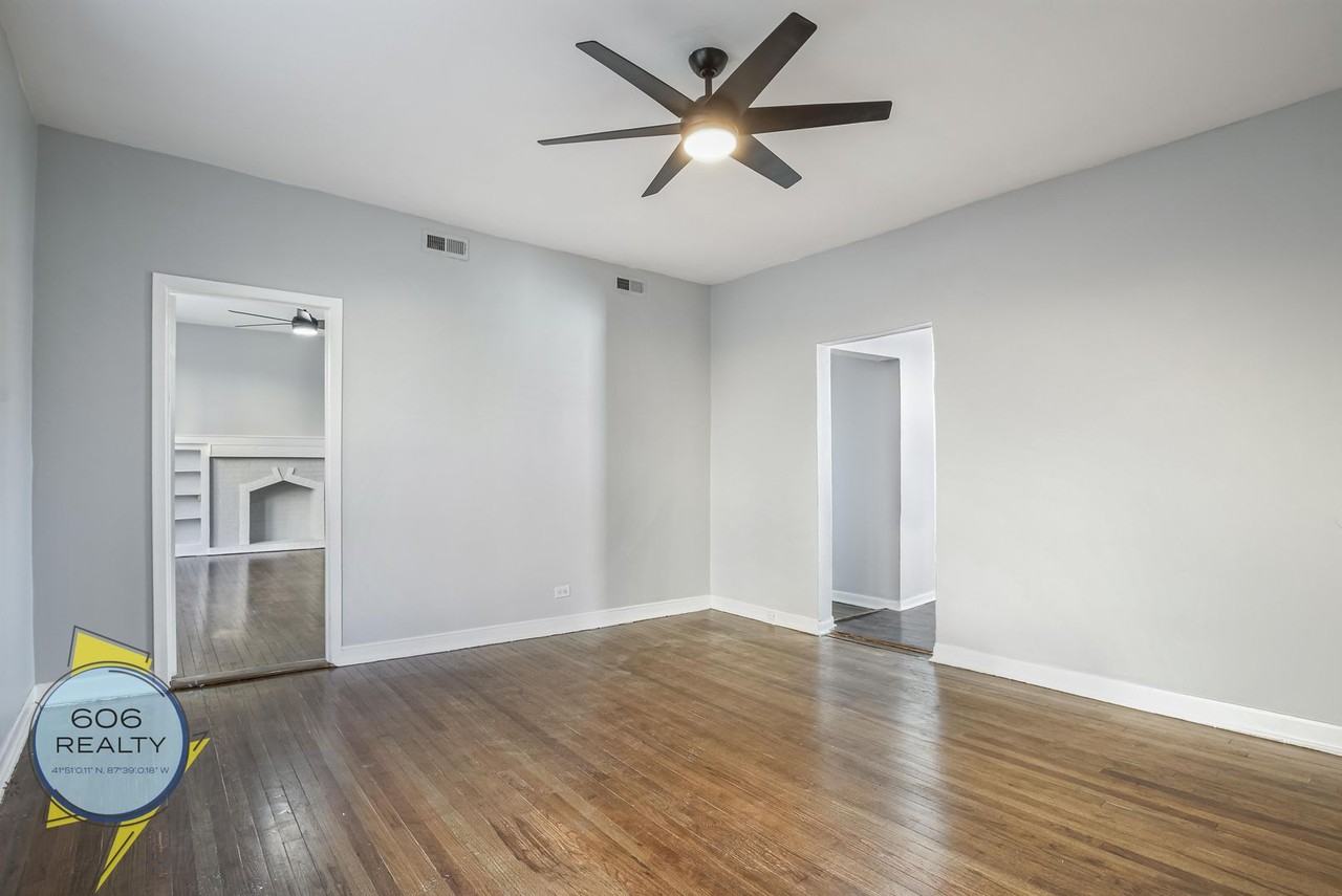 Vintage Hyde Park Apts! - Photo 6 of 25