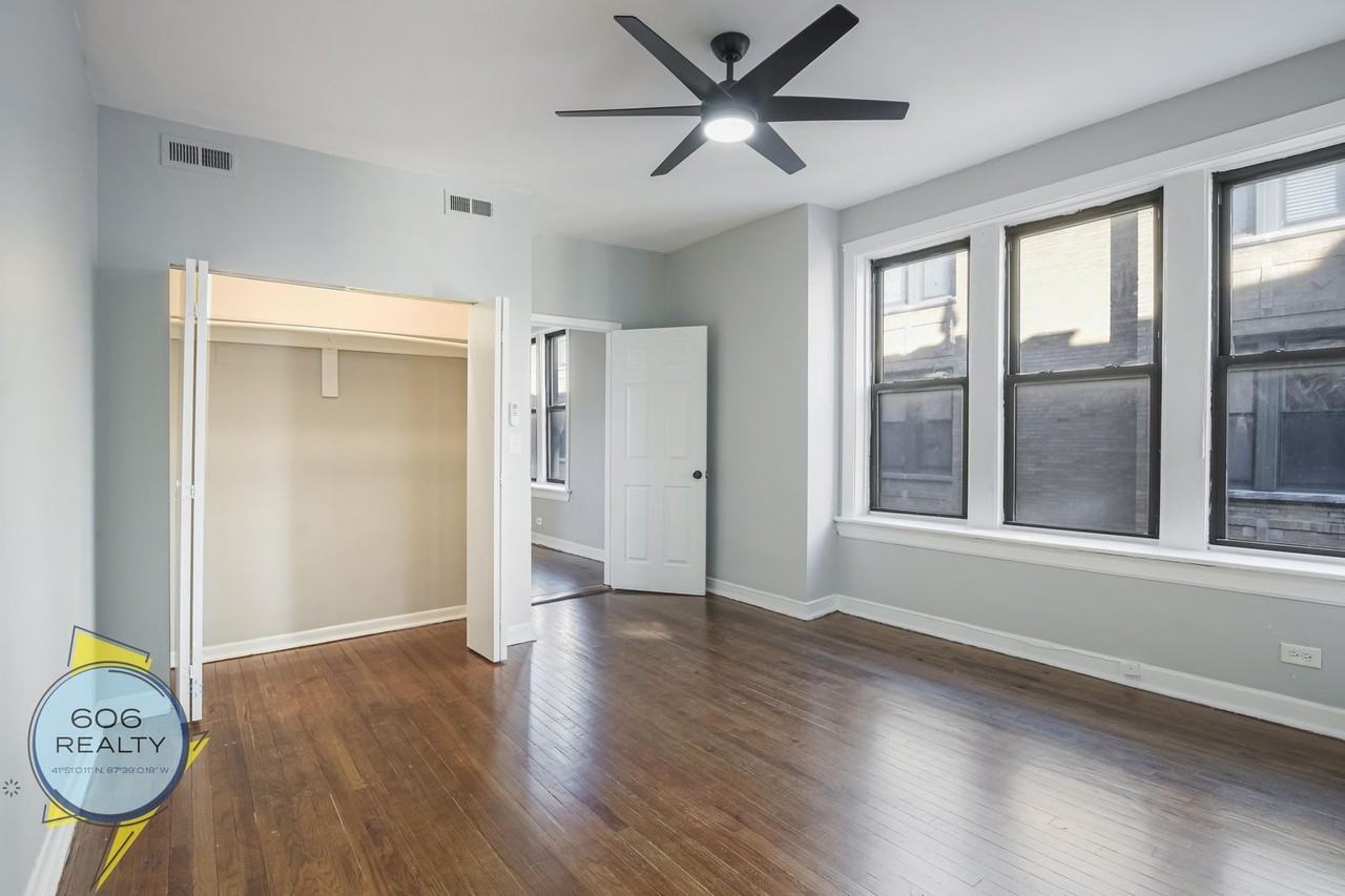 Vintage Hyde Park Apts! - Photo 7 of 25