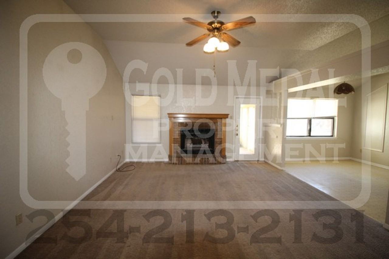 109 Benjamin Cir - Photo 2 of 29