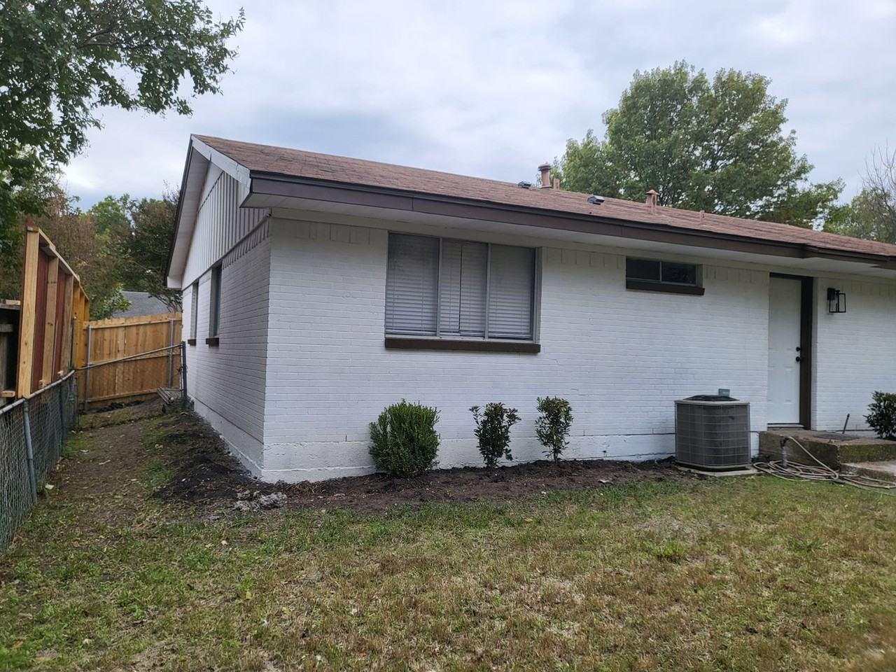 1213 Carroll Dr - Photo 4 of 29