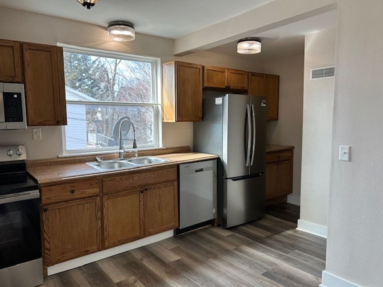 415 16th St Ne - Photo 2 of 11