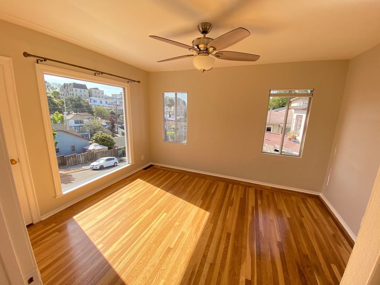 469 Capital St #1 - Photo 4 of 13