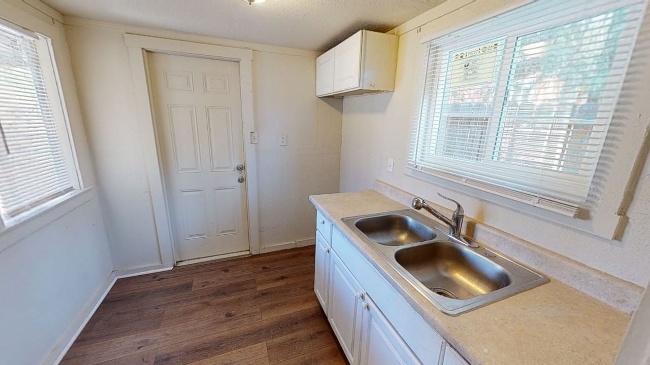 924 N Alessandro St - Photo 4 of 11