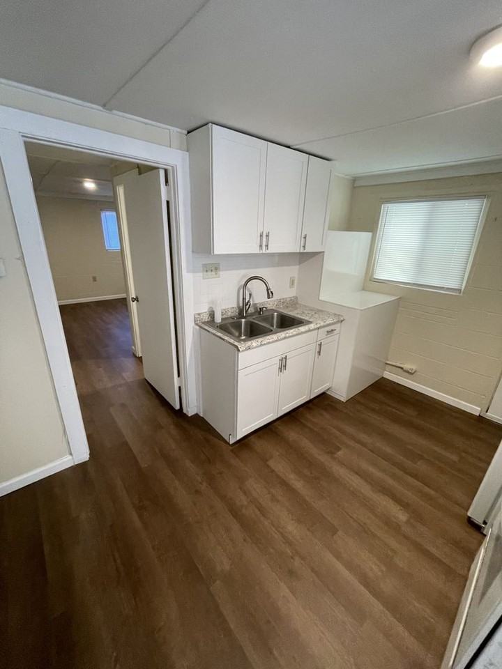1104 Spaulding St - Photo 5 of 9
