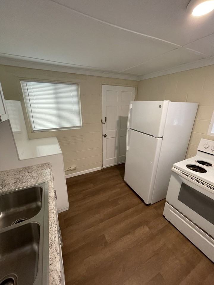 1104 Spaulding St - Photo 6 of 9