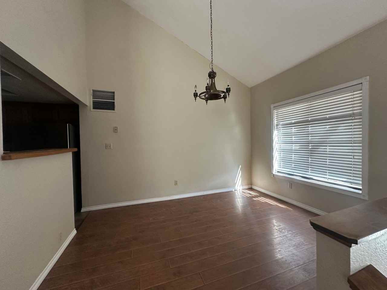 401 Tepatitlan Ct - Photo 4 of 24