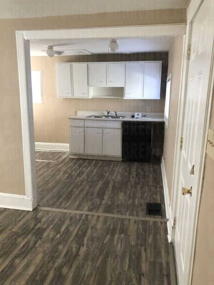 1324 Campbell Ave - Photo 3 of 10