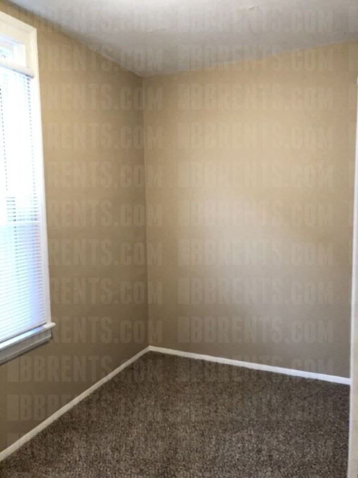 917 Prytania Ave - Photo 2 of 8