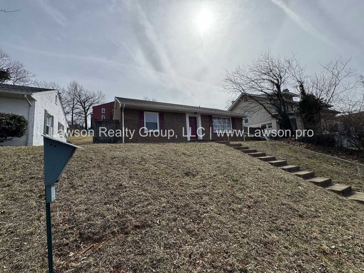 2116 Stephenson Ave Sw - Photo 2 of 30
