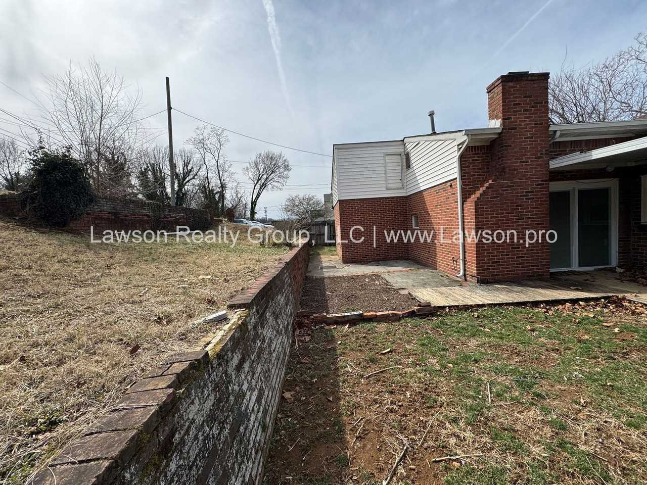 2116 Stephenson Ave Sw - Photo 3 of 30