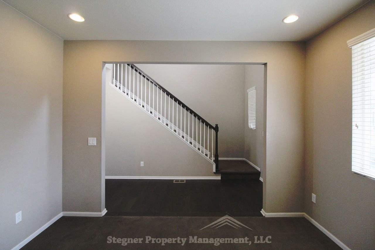 1108 103rd Ave - Photo 3 of 24