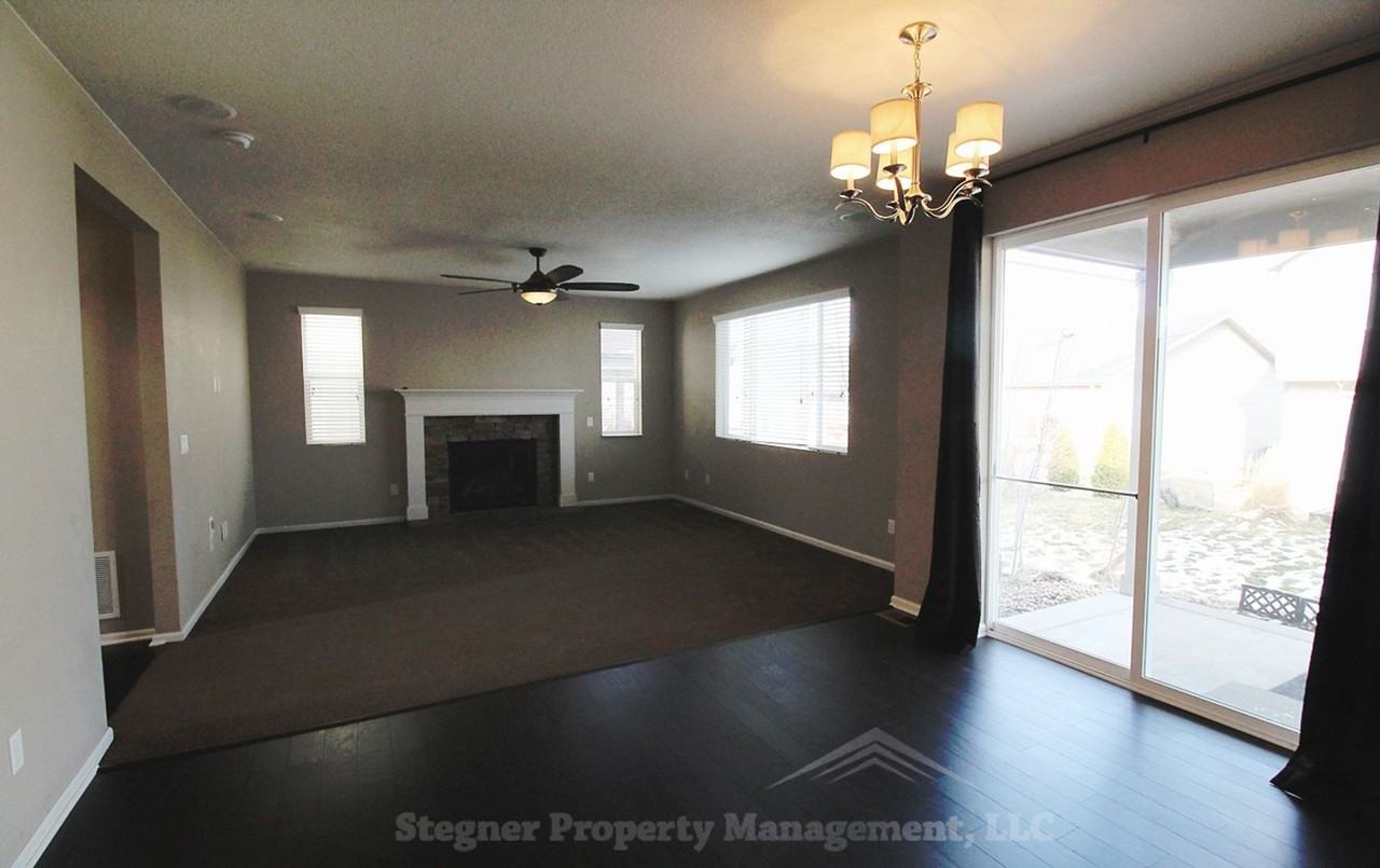 1108 103rd Ave - Photo 4 of 24