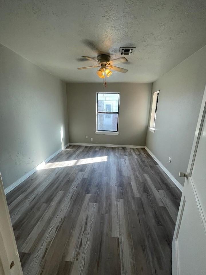 1008 Arkansas St - Photo 2 of 12