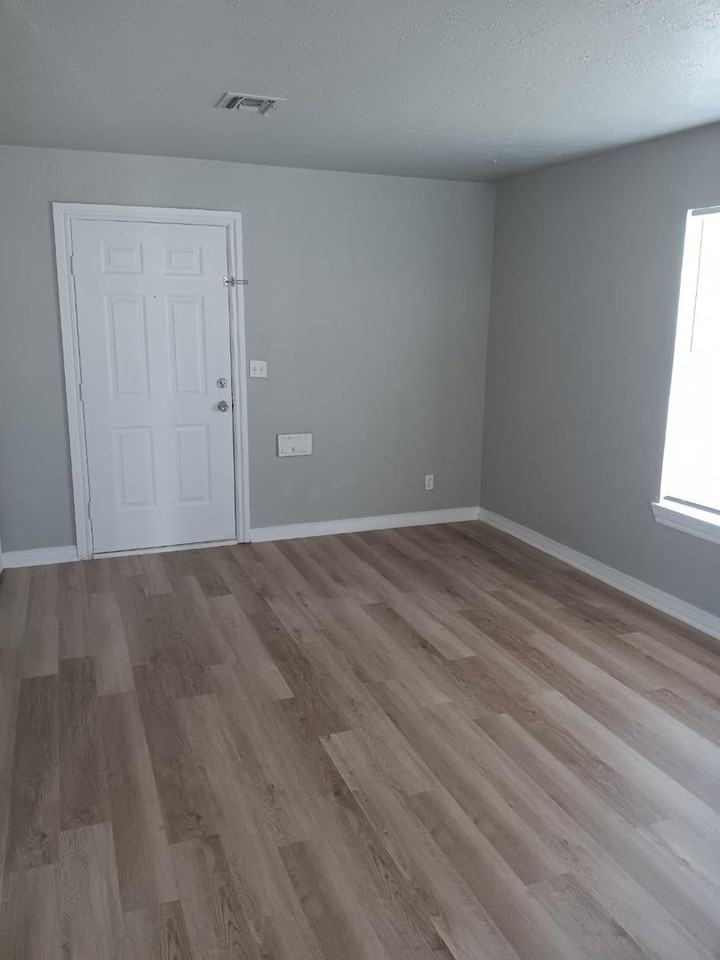 1008 Arkansas St - Photo 3 of 12