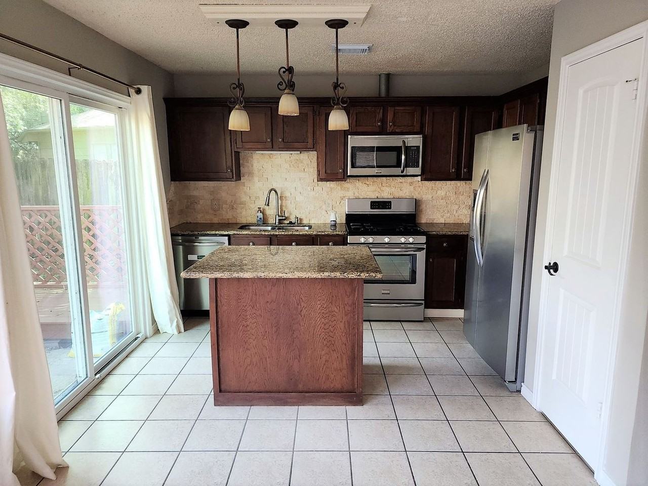 2402 Chestnut Mills Rd - Photo 2 of 11