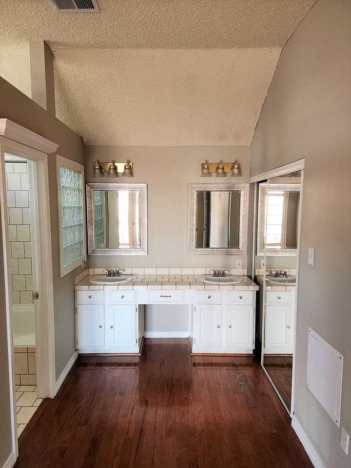 2402 Chestnut Mills Rd - Photo 3 of 11