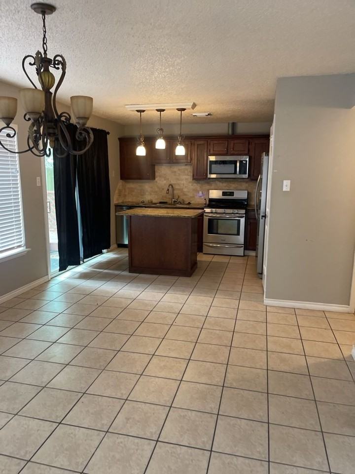 2402 Chestnut Mills Rd - Photo 4 of 11