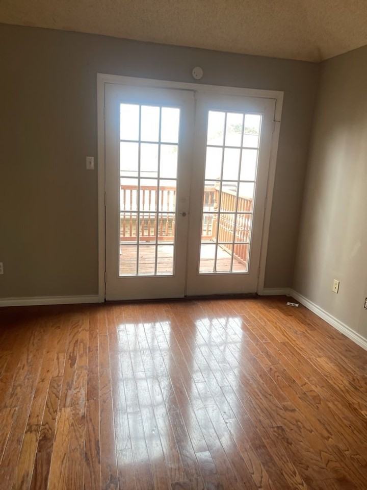 2402 Chestnut Mills Rd - Photo 5 of 11