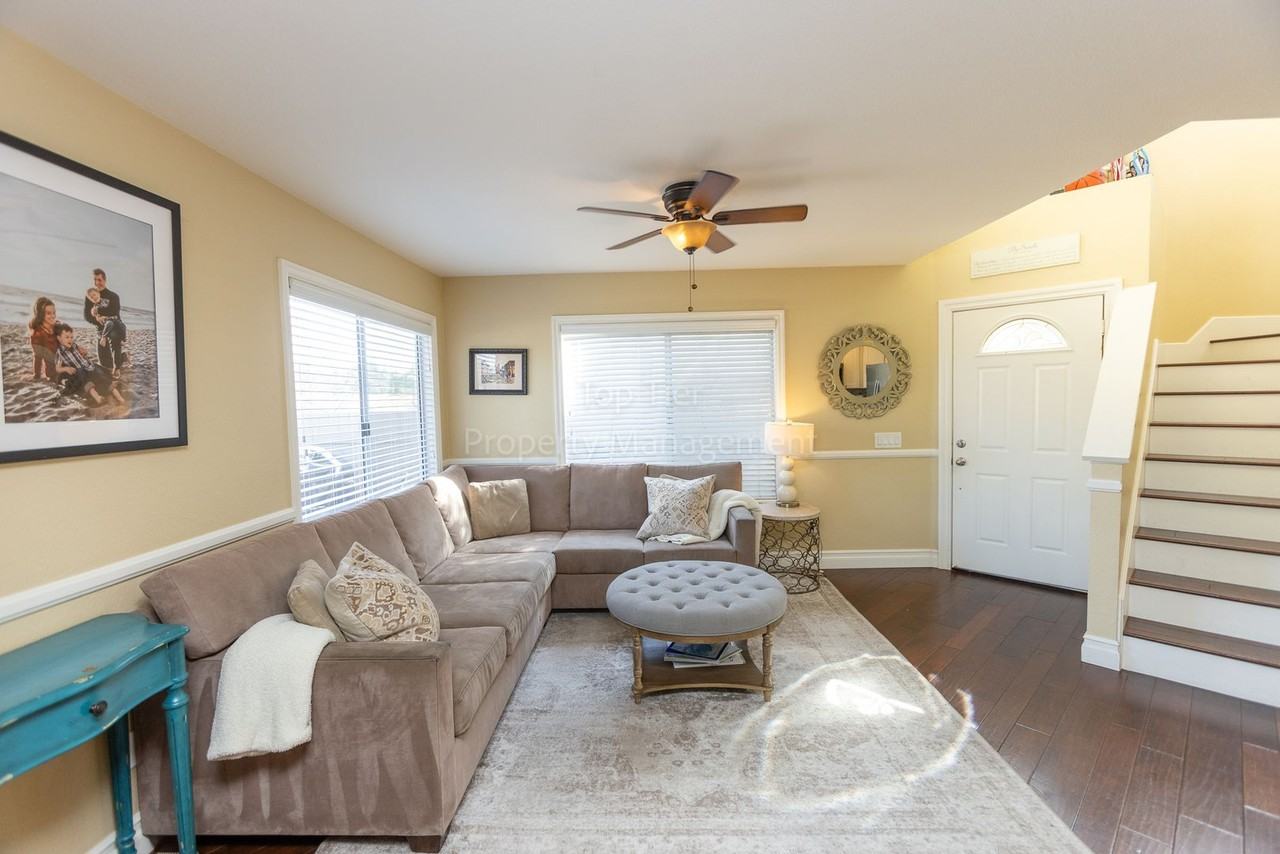 429 Florencia Ln - Photo 4 of 24