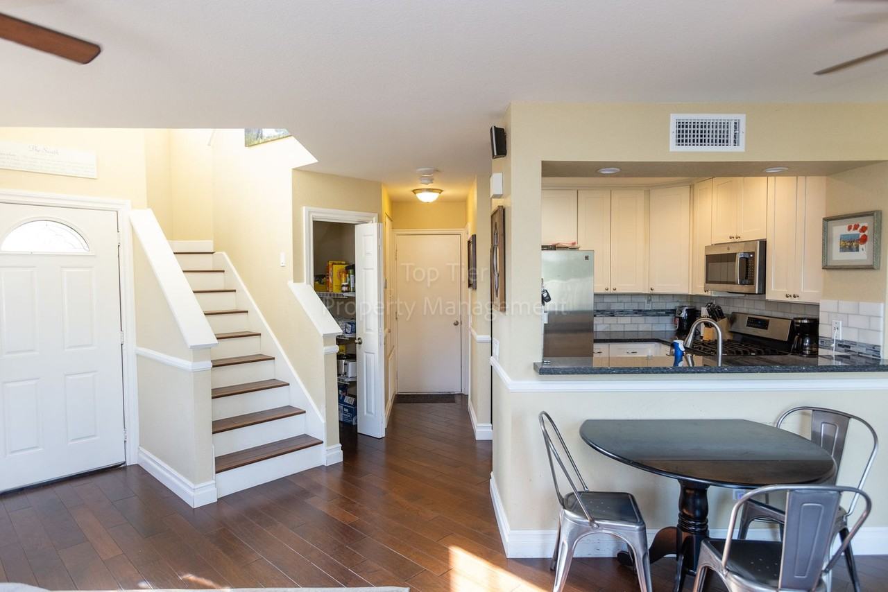 429 Florencia Ln - Photo 6 of 24