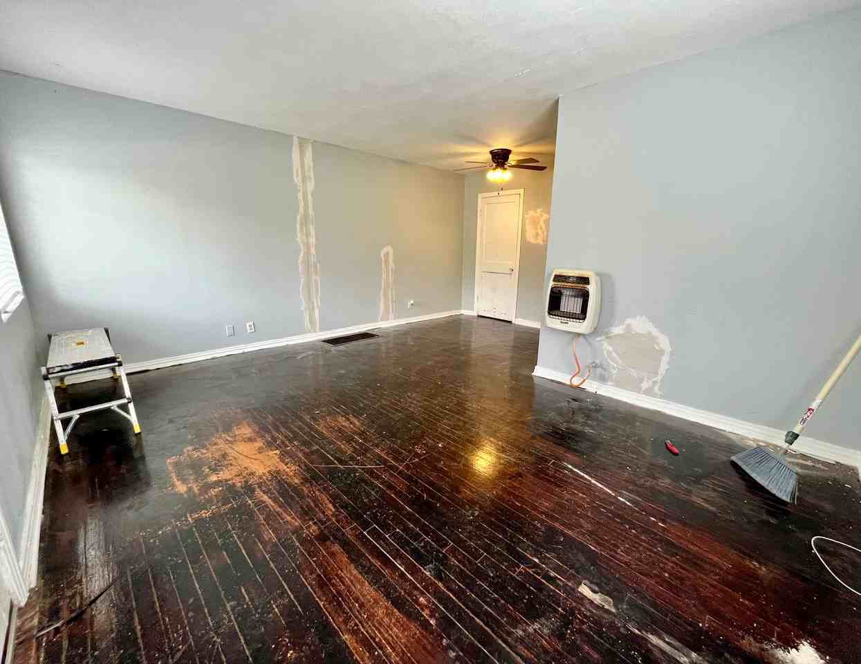 1018 Denton St - Photo 3 of 14