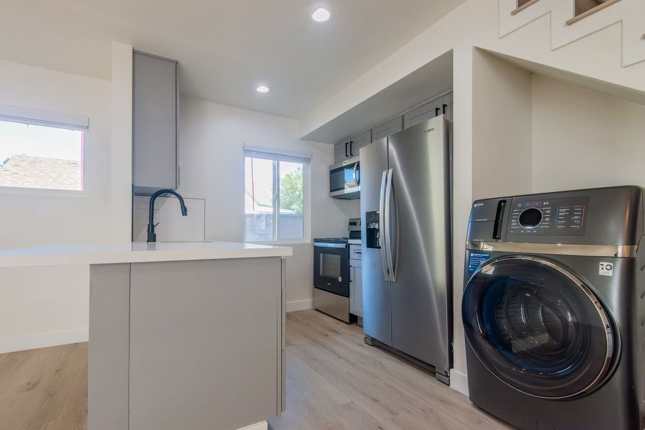 Andreo Avenue Residences - Photo 6 of 50