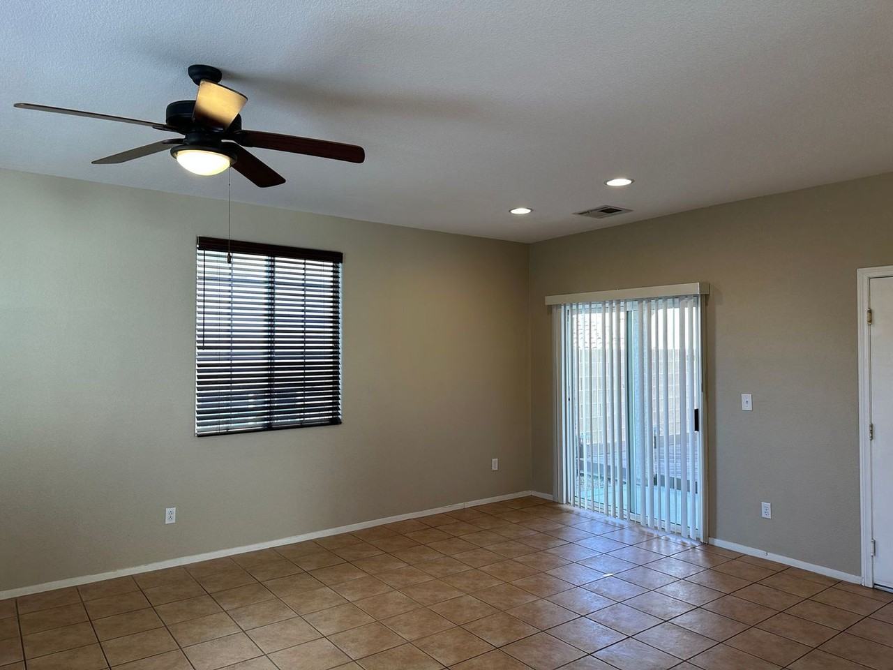 4019 Sparrow Rock St - Photo 3 of 24