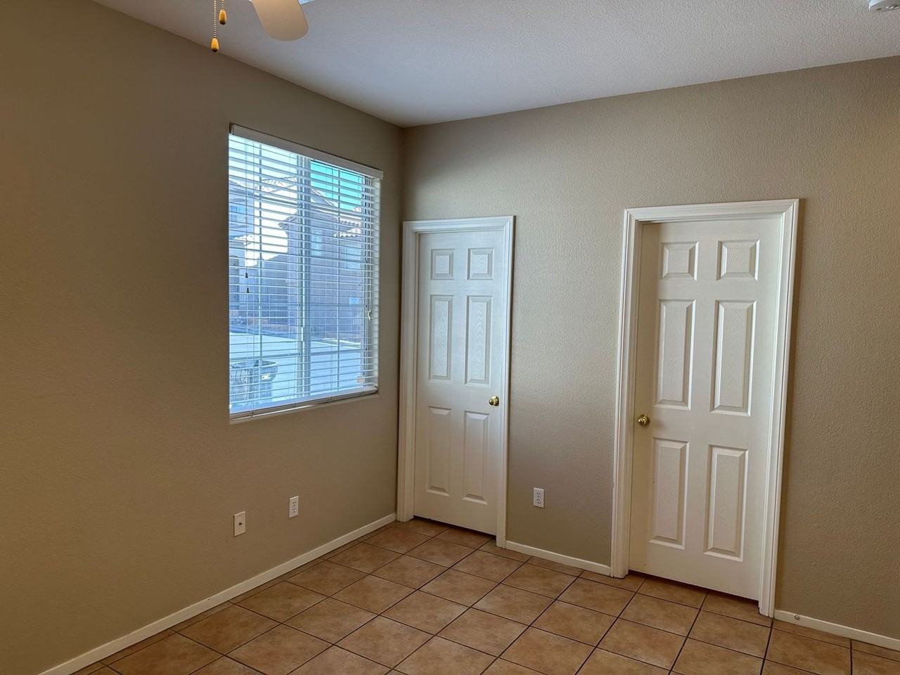 4019 Sparrow Rock St - Photo 4 of 24