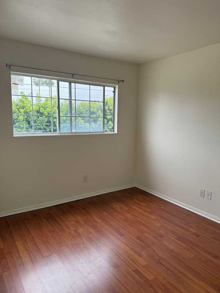 1638 W 227th St #4 - Photo 3 of 10