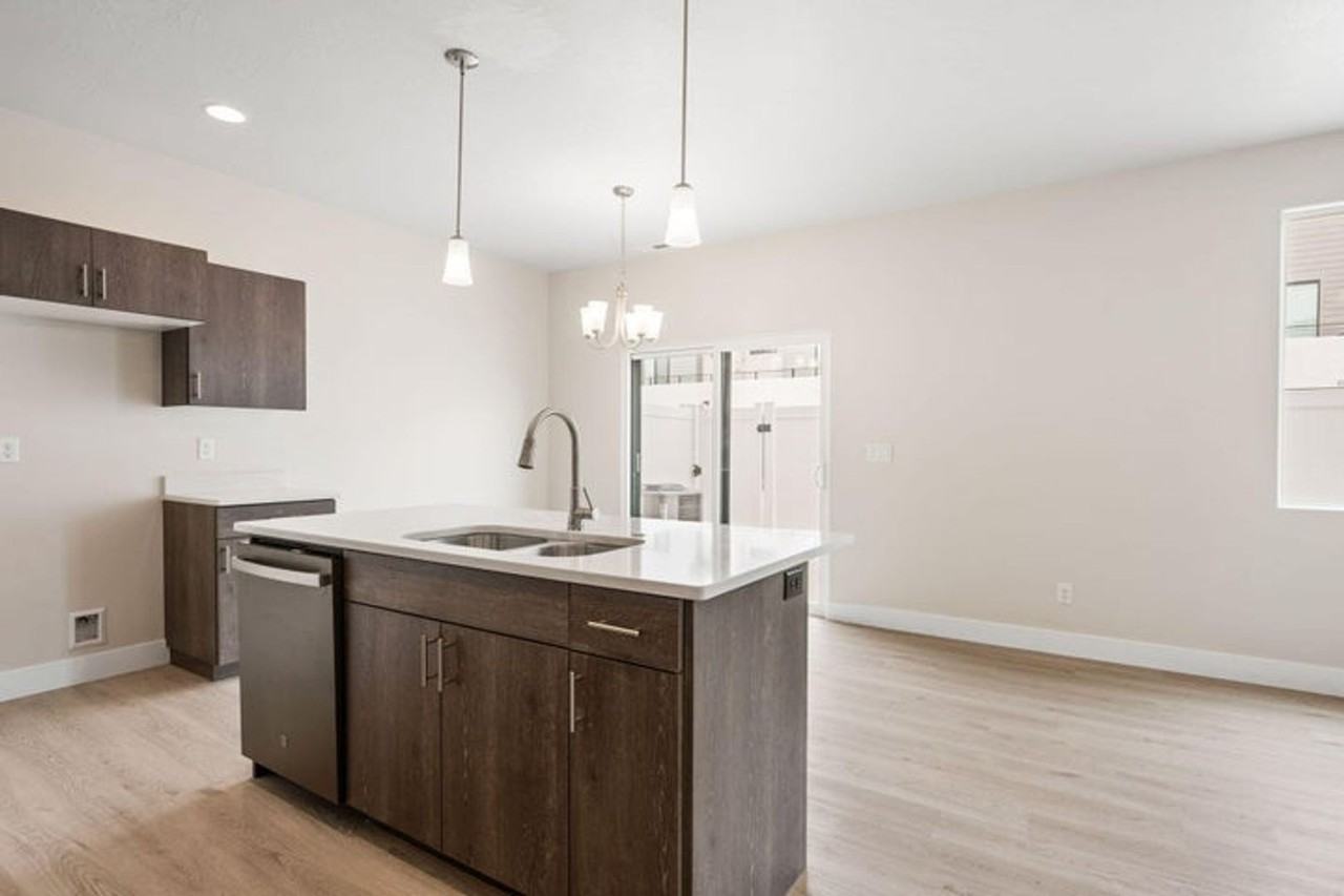 608 E Elmbrook Dr - Photo 3 of 26