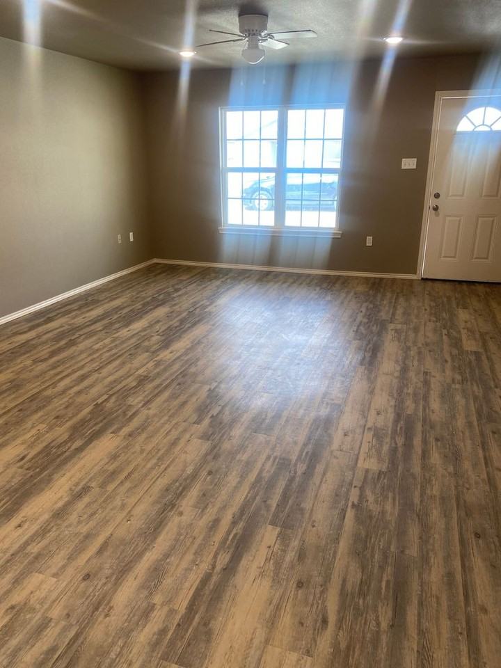 2204 E Main St - Photo 4 of 11