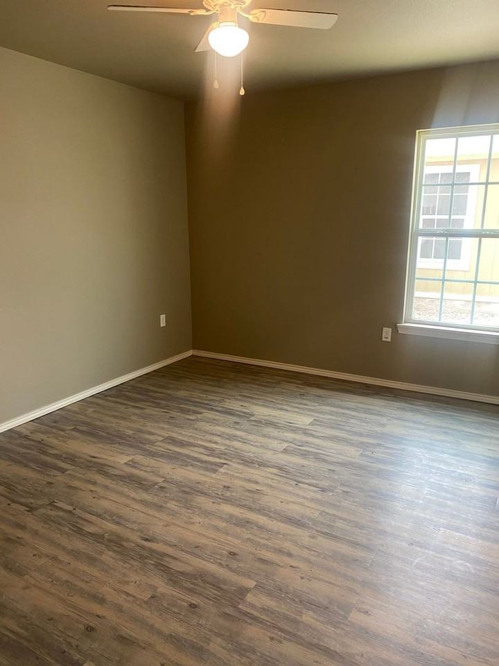 2204 E Main St - Photo 5 of 11