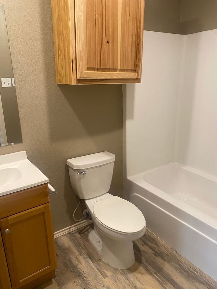 2204 E Main St - Photo 6 of 11