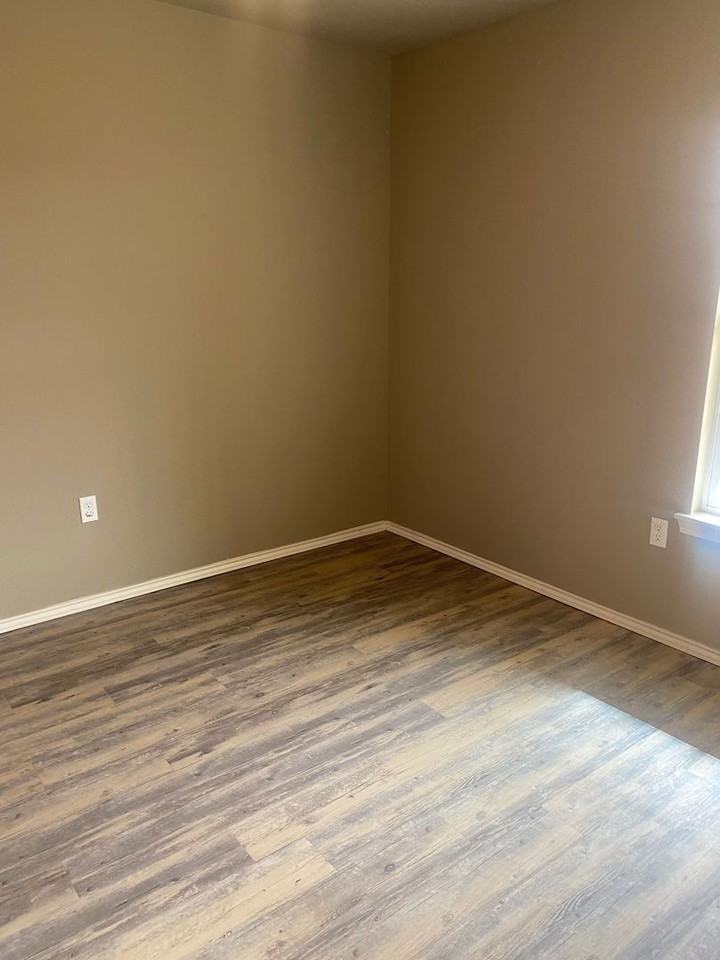 2204 E Main St - Photo 7 of 11