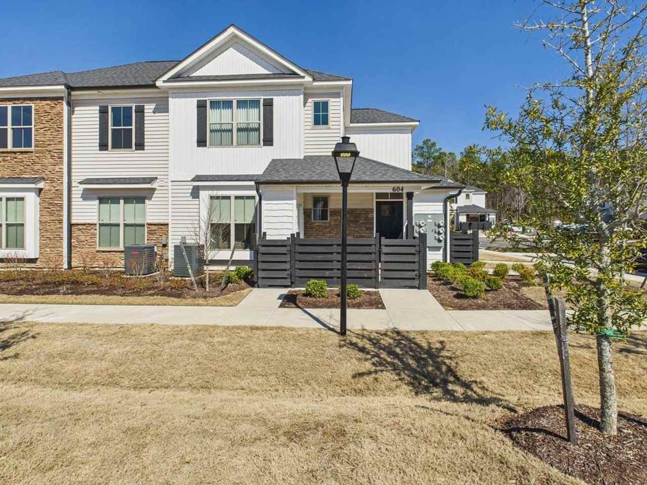 604 Kathy Ann Way W - Photo 3 of 21