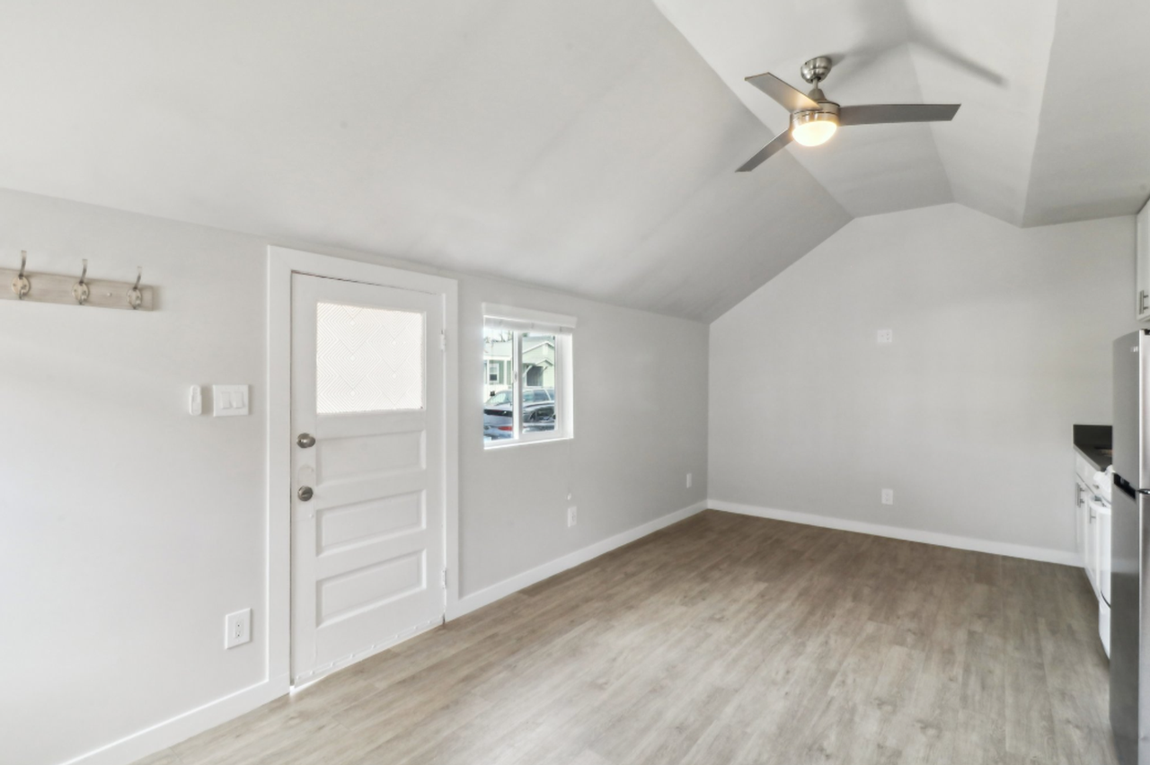 5137 Muir Ave #01 - Photo 4 of 10