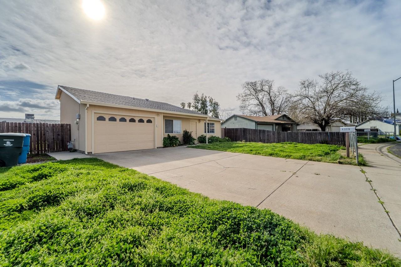 4379 Evelyn Dr - Photo 4 of 14