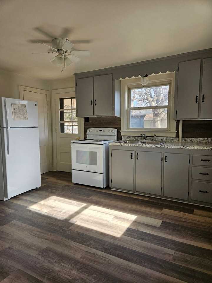 101 N Forrest St - Photo 2 of 15