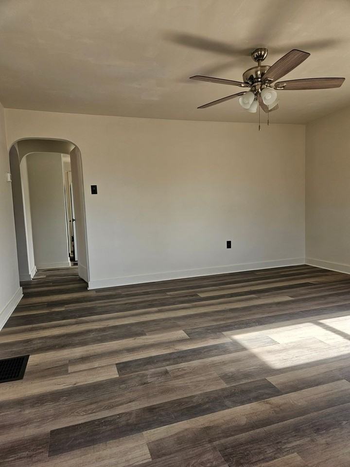 101 N Forrest St - Photo 4 of 15