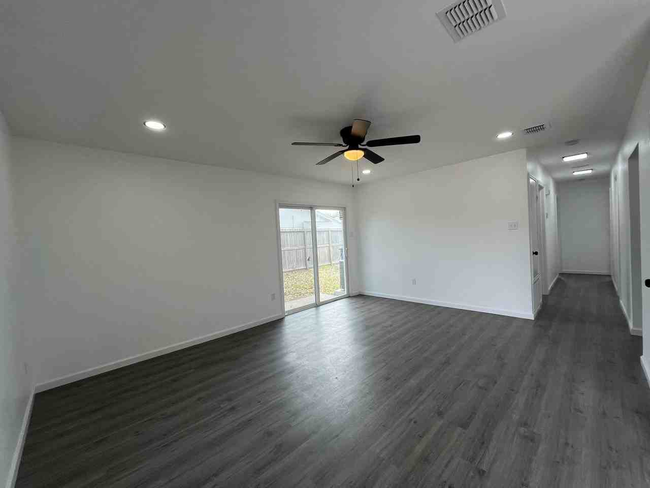 813 Saint Peter St - Photo 3 of 24