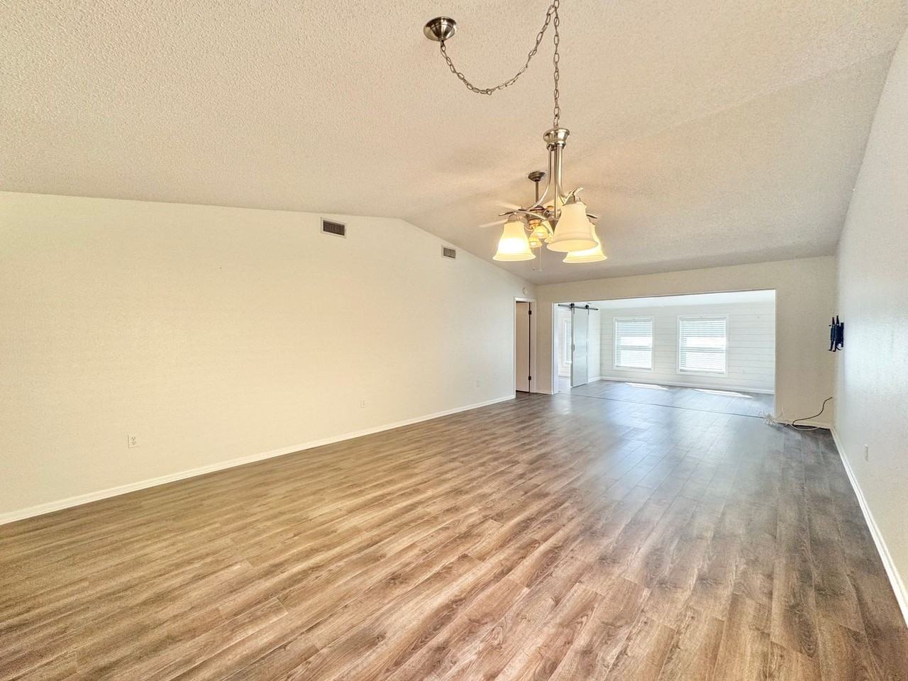 4004 Cypress Lndg S - Photo 4 of 50