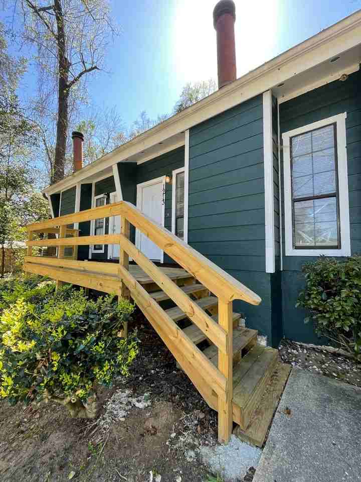 1213 Chee Ln - Photo 2 of 15