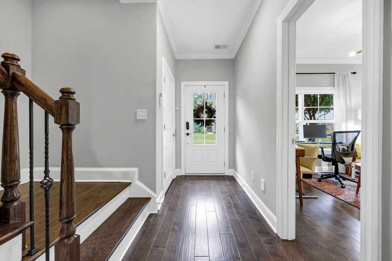 25 Townpark Cir - Photo 3 of 41